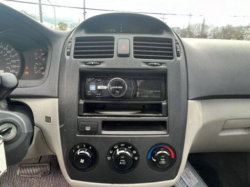Used 2005 Kia Spectra LX image 16