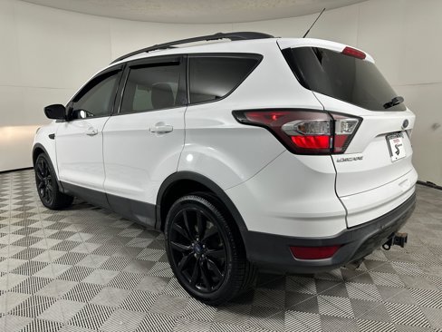 Used 2018 Ford Escape SE w/ SE Sport Appearance Package image 3