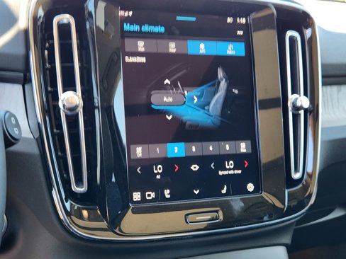 New 2025 Volvo XC40 B5 Core w/ Climate Package image 27
