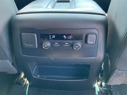 Used 2018 Chevrolet Suburban LT image 24