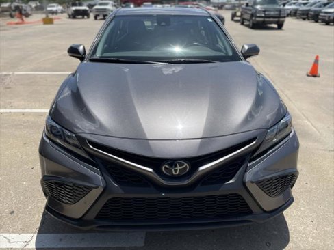 Used 2024 Toyota Camry SE image 3