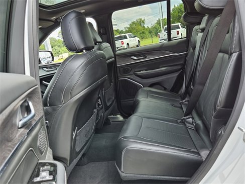 Used 2023 Jeep Grand Cherokee Overland image 8