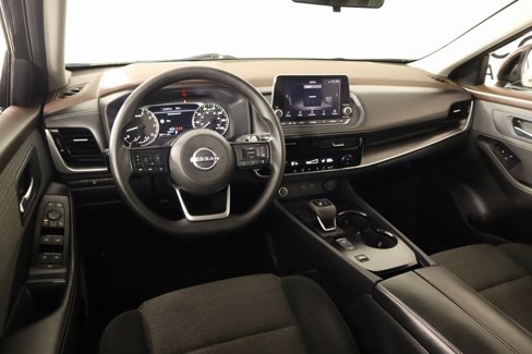 Used 2022 Nissan Rogue SV image 2