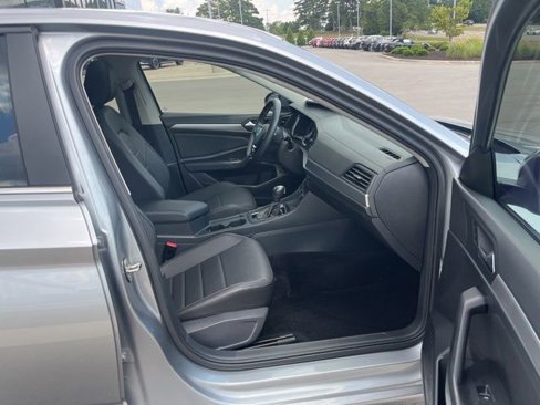 Certified 2021 Volkswagen Jetta SE image 32