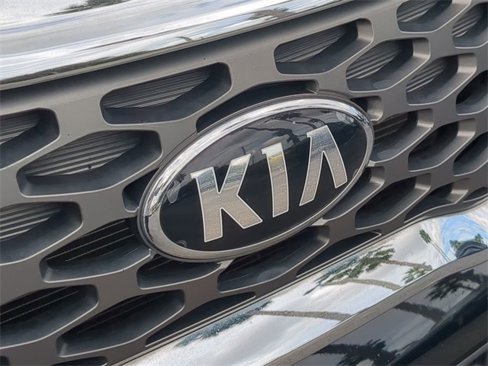 Used 2020 Kia Telluride LX image 13