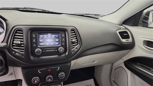 Used 2018 Jeep Compass Latitude image 15