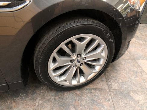 Certified 2017 Ford Taurus Limited image 9