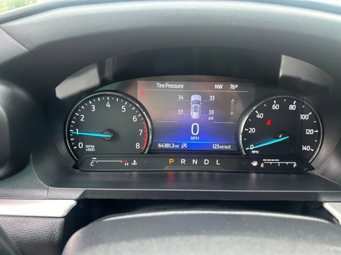 Used 2022 Ford Explorer XLT image 28