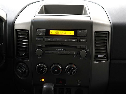 Used 2004 Nissan Titan SE image 14