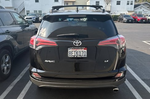 Used 2018 Toyota RAV4 LE image 4