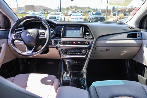 Used 2019 Hyundai Sonata SEL image 2