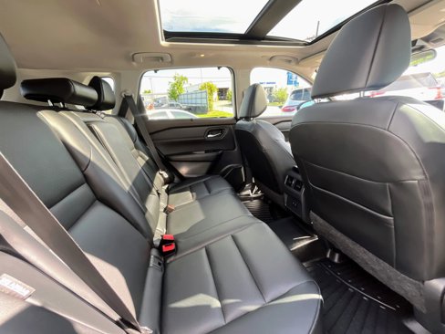 Used 2023 Nissan Rogue SV w/ SV Premium B Package image 12