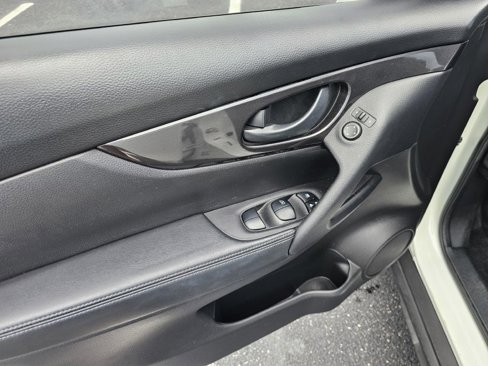 Used 2020 Nissan Rogue S image 12
