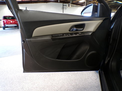 Used 2016 Chevrolet Cruze LT image 10