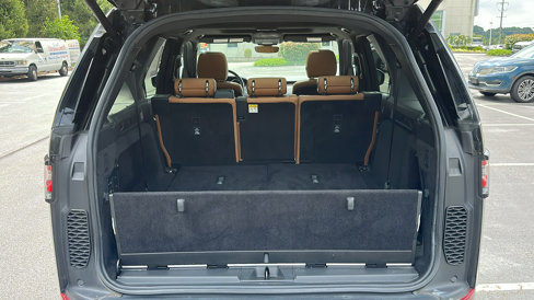 Used 2017 Land Rover Discovery HSE image 6