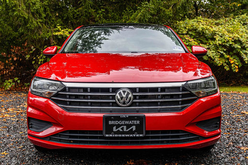 Used 2019 Volkswagen Jetta SE image 2