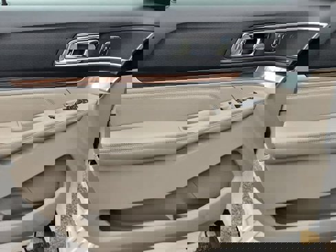 Used 2019 Ford Explorer Limited w/ Ford Safe & Smart Package image 11
