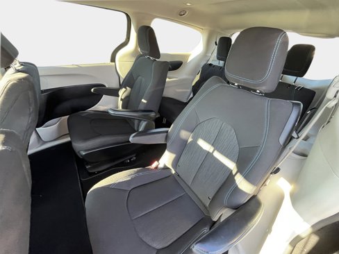 Used 2021 Chrysler Pacifica Touring w/ Cold Weather Group image 10
