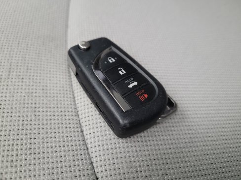 Used 2021 Toyota Corolla LE w/ Carpet Mat Package (TMS) image 32