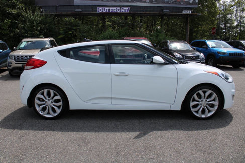Used 2013 Hyundai Veloster w/ Style Pkg image 7