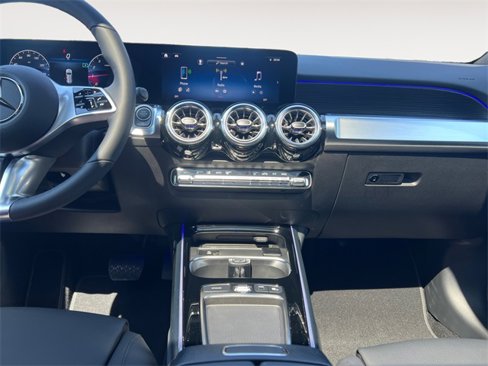 New 2025 Mercedes-Benz GLB 250 4MATIC image 11