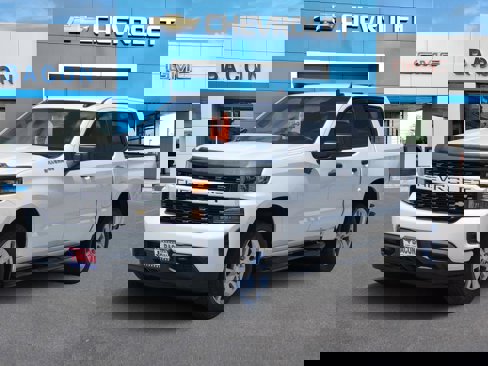 Used 2022 Chevrolet Silverado 1500 Custom w/ Safety Confidence Package image 1