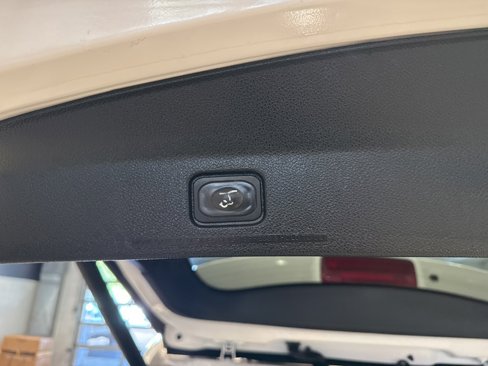 Used 2018 Ford Explorer XLT w/ Equipment Group 202A image 18