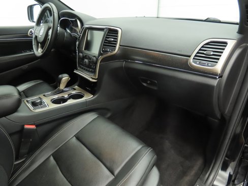 Used 2017 Jeep Grand Cherokee Limited w/ Luxury Group II image 18