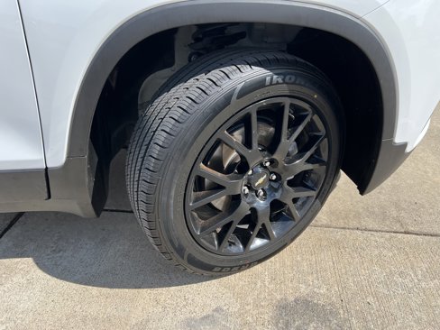 Used 2022 Chevrolet Trax LT w/ Sport Edition image 5