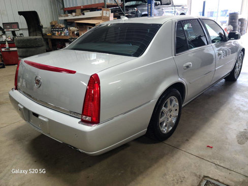 Used 2009 Cadillac DTS w/ Sun And Sound Package image 8
