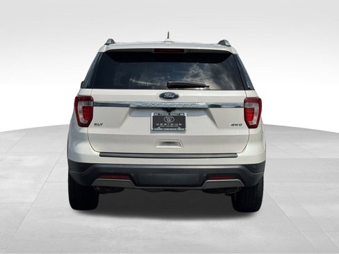 Used 2019 Ford Explorer XLT w/ Equipment Group 202A image 4