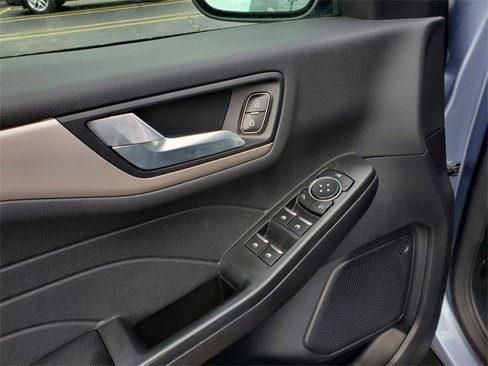 Used 2022 Ford Escape SEL image 10