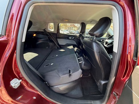 Used 2022 Jeep Compass Latitude image 30