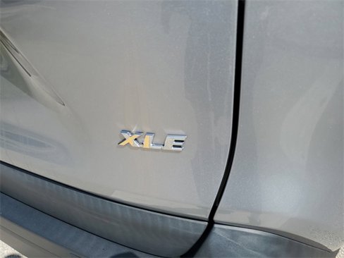 Used 2021 Toyota RAV4 XLE image 5