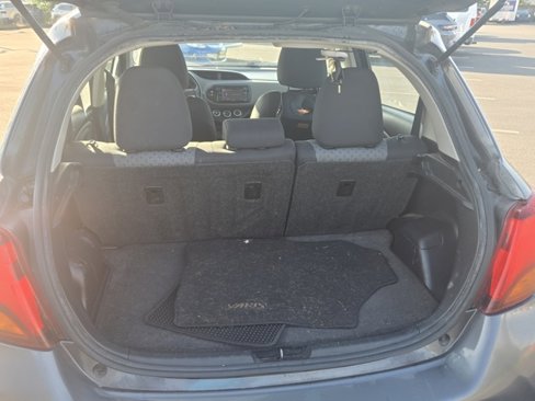 Used 2015 Toyota Yaris L image 7
