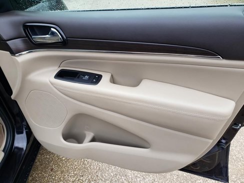 Used 2019 Jeep Grand Cherokee Overland image 28