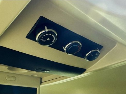 Used 2016 Chrysler Town & Country Touring image 27