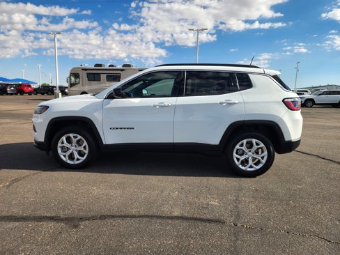 Used 2024 Jeep Compass Latitude image 7