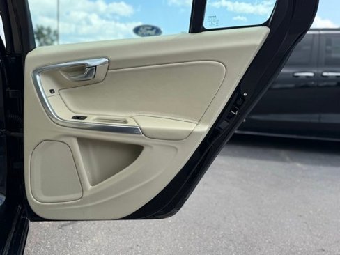 Used 2015 Volvo S60 T5 image 21