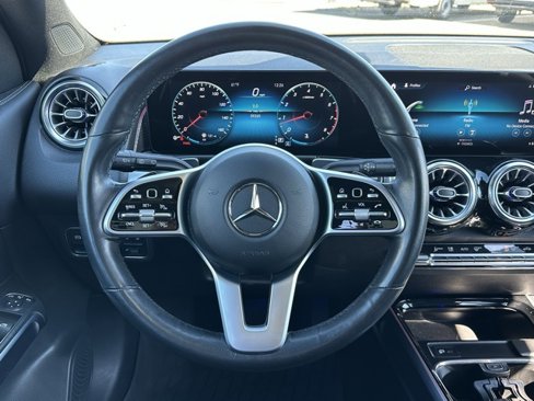Used 2022 Mercedes-Benz GLB 250 4MATIC image 13