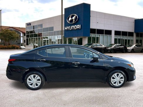 Used 2023 Nissan Versa S w/ Trunk Package image 6