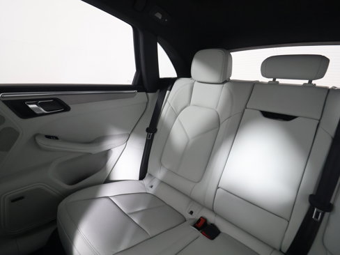 New 2025 Porsche Macan image 15