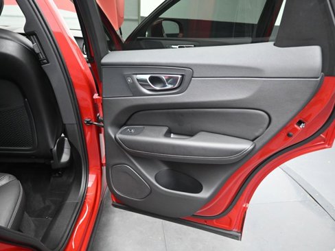 Certified 2021 Volvo XC60 T5 Inscription w/ Protection Package image 32