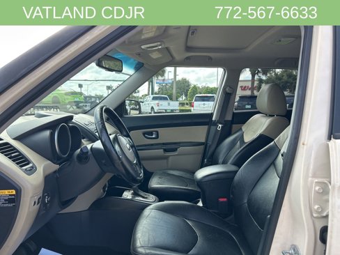 Used 2013 Kia Soul ! w/ Premium Pkg image 28