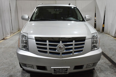 Used 2011 Cadillac Escalade ESV Premium image 3