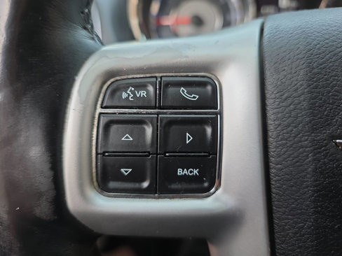 Used 2016 Chrysler Town & Country Touring w/ Driver Convenience Group image 31