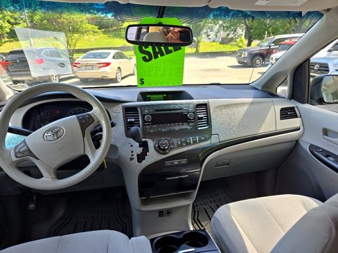 Used 2014 Toyota Sienna LE image 13