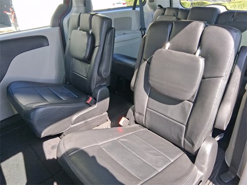 Used 2016 Dodge Grand Caravan American Value Package w/ UConnect Hands-Free Group image 18