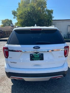 Used 2017 Ford Explorer XLT image 23