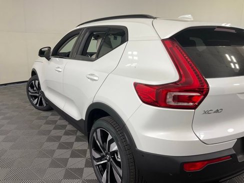 New 2025 Volvo XC40 B5 Plus w/ Protection Package Premier image 34